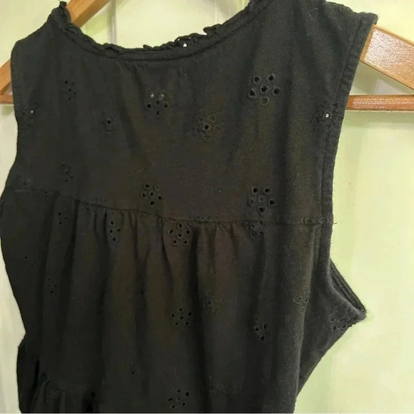 GUC black eyelet ruffle tank size Small.  Would also fit size 14 girl. - Picture 2 of 4